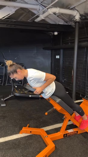 Audrey | Hyperextension Hold / Plate Drop how? Set up on a glute/ham machine. Yes it's called a hyper extension plate hold however, we're not... | Instagram