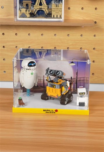 Lego WALL-E Showcase: A Creative Display