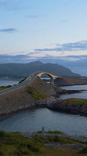 Havet lå blikkstille da jeg kjørte Atlanterhavsveien 😊🌉 #atlanterhavsveien #nature #bridge #olavhenrymorstøl #biltur #roadtrip #touristattraction #amazing #amazingview #outdoor #norway | Olav Henry Morstøl
