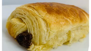 577K views · 8.4K reactions | chocolate croissant recipe 400g Bread flour 3 1/4cup 50g sugar 1/2 cup 4g salt 1tsp 4g Bread improver 3/4tbsp 50g butter1/3 cup 1tbsp milk powder 7g yeast 1tbsp 1 pc egg 160ml water 3/4 cup Filling Butter - 250g Dark choc chips 200g Egg wash 50g milk 1egg YouTube channel https://youtube.com/channel/UCzKmObD3V2GQQyqfB-H9zyg | Baking tutorials | Facebook