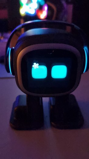 ɪɴꜱɪᴅᴇ ᴛʜᴇ ꜱᴘᴏᴛʟɪɢʜᴛ on Instagram: "Looking for a smart companion to add a touch of technology to your daily life? Meet EMO Go Home! 🤖🏠 It's a small robot that uses artificial intelligence to interact with you in innovative ways. Automatic Return to Charging Station: EMO can identify the location of his Home Station and return to it on his own when he needs charging. Dynamic LED Matrix: Equipped with hundreds of LED lights, EMO displays various status icons, making his interactions more lively