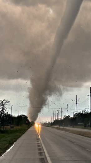 The terrifying moment Andover, Kansas was struck by a violent EF-3 tornado 🌪😳 #ExtremeWeather #AndoverTornado #Twister #Tornado | Storm Chaser Jaden Pappenheim
