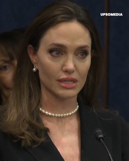 Fearlessly, Angelina Jolie set herself free. The battle against Brad Pitt has now reached much more serious levels. | Rosa