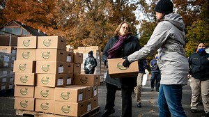 Want to volunteer this holiday season? Here's how to help