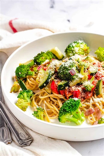 Healthy Garlic Veggie Pasta