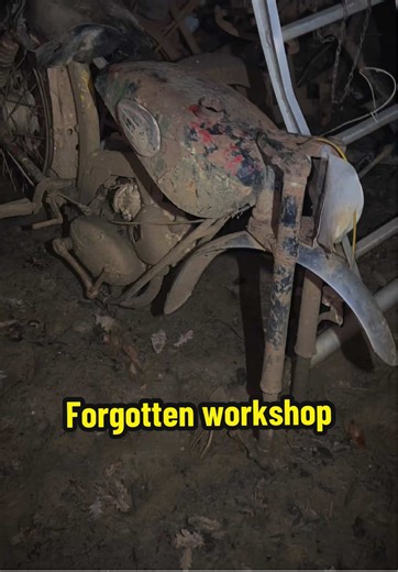 Exploring a Forgotten Motorcycle Workshop