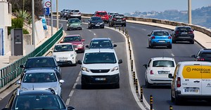 Marginal cortada no sentido Lisboa-Cascais junto a Algés devido a acidente