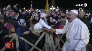 208K views · 2.4K reactions | Pope Francis angrily slaps away a woman's hand when she grabs it during his walk around the Vatican's St Peter's Square. He says sorry later on. Full story: https://www.rappler.com/world/regions/europe/248358-pope-says-sorry-slapping-devotee | Rappler | Facebook