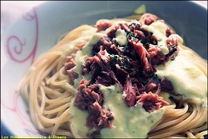 Recette de spaghetti au thon à l'ail et fines herbes