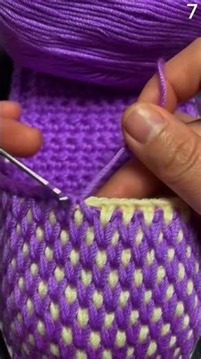 Proses merajut benang wol menggunakan alat sederhana #shorts