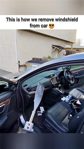 this is how we remove windshield from cars. way to remove windshield from car with special tools 🔧.