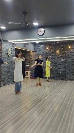 Online kathak sikhane ke liye join kare Channel #shorts