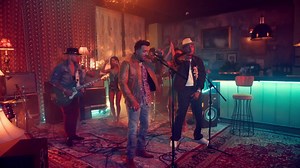 Luis Fonsi, Myke Towers - Bésame (Video Oficial) | LD MUSIC INC