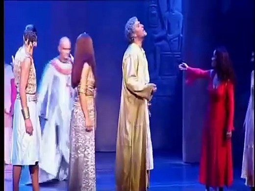 Daniel Lévi chante "L'envie d'aimer" dans le spectacle "Les Dix Commandements"