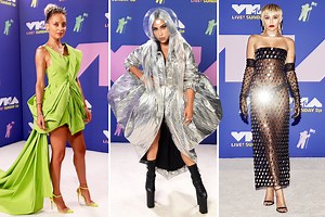 Lady Gaga rocks BUBBLE face mask and Miley wows in long gloves at MTV VMAs