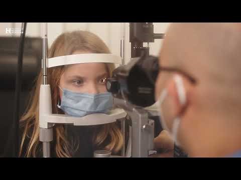 Clara va chez l'ophtalomologue: comment préparer votre enfant à sa visite