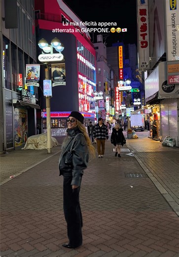 TOKYO SEI IL MIO SOGNO DA UNA VITAAA.😭😭 sono qui da qualche ora e non mi sembra ancora vero,non avevo dubbi mi sarei innamorata di te in 2 secondi.