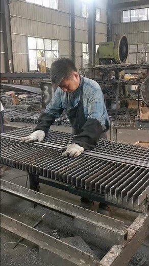 Inside the Factory: G455/30/50 Steel Grating Welding for Power Plants & Heavy-Duty Platforms