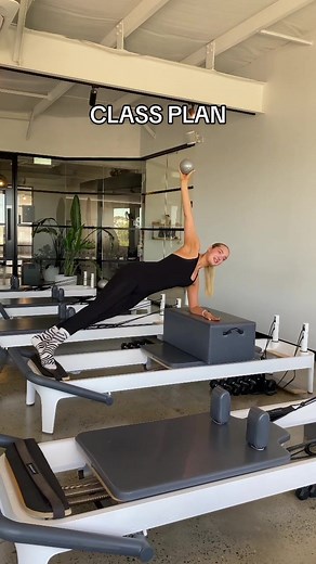 FULL-BODY CLASS PLAN 👇🏻 W/ WEIGHTED BALL ❤️ Upper 1. Chest press 2. Wood chopper 3. Overhead tricep press Springs Beginner: 💛 Intermediate: 💙 Lower 1. Single leg squat (ball between shin & box) 2. Skater (ball between shin & box) 3. Tippy-bird lunge w/ ball tap Core 1. Plank to pike 2. Plank w/ ball roll 3. Side plank knee tucks Springs Beginner: 💙 Intermediate: 💛 REPEAT LOWER REPEAT UPPER (change springs) Wearing @Lorna Jane March collection 📍 @Sixtwo Pilates and Yoga #ad #lornajaneactiv