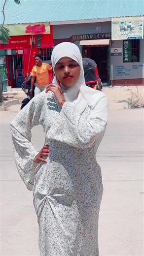 Golden Cake Decoration Ideas for Celebrations