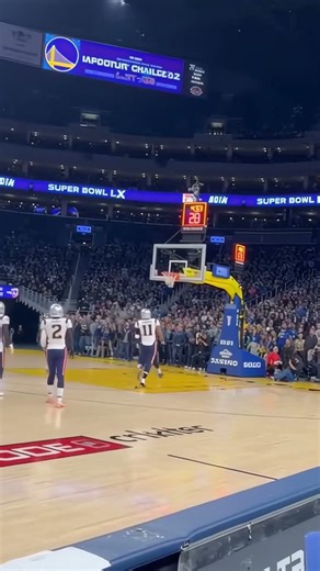 Imagine this Super Bowl inside an NBA arena 😭