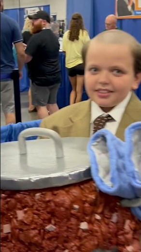 "The Office" Cosplayer Meets the REAL Kevin #shorts