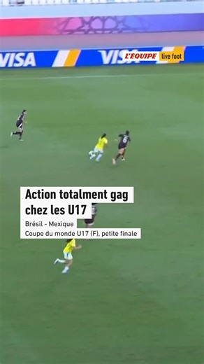 405K views · 2.5K reactions | Dans la petite finale de la Coupe du monde U17, une action totalement gag a marqué la rencontre entre les Brésiliennes et les Mexicaines | L'EQUIPE | Facebook