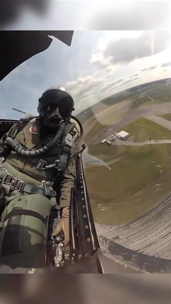 14K views · 37 reactions | USAF Viper Demo Team 酪 Credit: @rainwaters27 Tough to beat the Viper. - #F16 #Viper #Airforce #Military #Aviation #AvGeek #Pilot #MilitaryJet #USAF #USNavy #FighterJet #FighterPilot | Aviation Mafia | Facebook