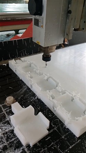 COMPUTER NUMERICAL CONTROL: USING ROUTER WITH VACUUM HOLDING SYSTEM IN EXECUTING PLASTIC DESIGN