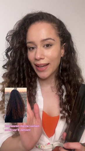 Sind deine #locken durch übermäßige Hitze geschädig, haben #frizz & #spliss ? Dann kommen hier 4 #lockentipps, um deine Locken wieder zum Leben zu erwecken ! #curltok #locken #haarpflege #haireducation #haircar