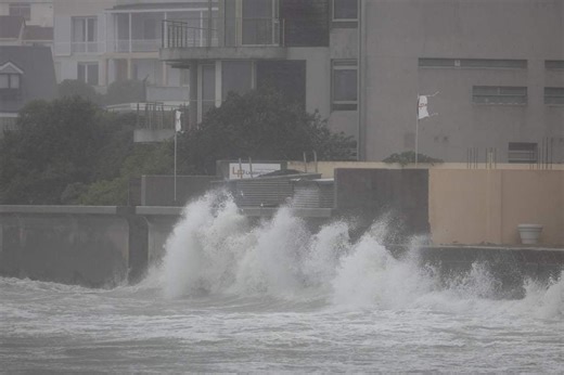 Tuesday’s weather: Disruptive rain, damaging winds, waves persist in 3 provinces