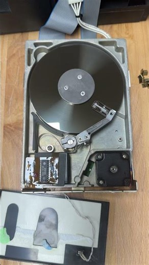 Something is wrong and I had to do an autopsy on this 80s hard drive
