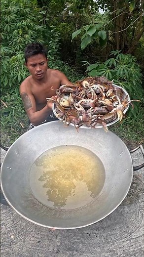 Fisherman Cooking Fried Crabs! 🦀🔥