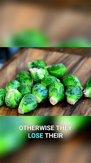 Why steam instead of boil veggies? Boiling's too aggressive, causing mushiness and flavor loss. Steaming is gentler, preserving taste. Don't overcook greens (5-6 mins max) to keep that vibrant color! Quick cooling is key too. #SteamingTips #VegetableCooking #HealthyEating #CookingHacks #FlavorSecrets | Trupp- The Chefs Table Cooking School