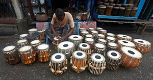 How are freedom and democracy reflected in Hindustani music practice? A tabla maestro’s reflections