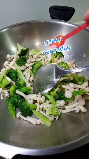 Oseng BROKOLI PAPRIKA JAMUR ...👩‍🍳 #kreasiku #masakantaiwan #fyp
