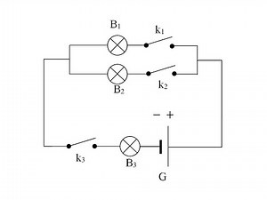 Schema unui circuit de becuri în serie și paralel - Problemă rezolvată