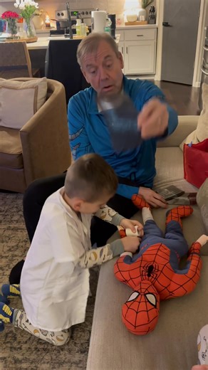 Dr. Grampu teaches Drs. Peek how to manage a trauma patient (long, but oh so cute!). | Cindy Swaby Emerson