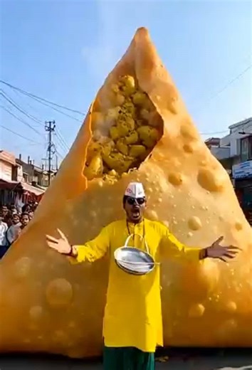 Ithna bara samosa 😳