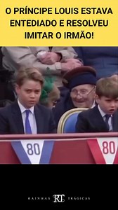 Momento hilário do Príncipe Louis, de 7 anos, imitando seu irmão mais velho, o Príncipe George, de 12, durante o desfile do Dia da Vitória na Europa (VE Day), em maio de 2025. A cena ocorreu enquanto os príncipes assistiam ao desfile em Londres, em celebração ao 80º aniversário da rendição da Alemanha Nazista às forças aliadas, episódio que encerrou a Segunda Guerra Mundial na Europa. O Príncipe Louis, que parecia aborrecido, foi filmado imitando o gesto do irmão de passar a mão no cabelo. Em se