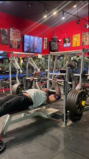 3.6M views · 10K reactions | Camber⚒️500lbs - Decided to lift after wrestling. Must say it was a good Idea⚒️ Battle tested. #fyp #trendingreels #gymlife #workout #trainhard #fitness #facebookpost #benchpress #explorepage #motivation #pushyourself #noexcuses #trainhard #reelsfb #viralvideo #gym | Itsdreamsworl | Facebook