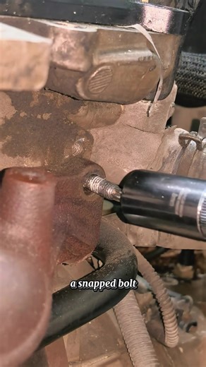 Headless screw extractor can remove the bolt rod of rusty exhaust pipe.#Mechanic #automobile