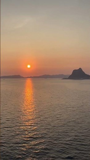 Calm sea, Calm me . Lord, thank you for sunshine. #sunset #sunrays #oceansunset #seasunset