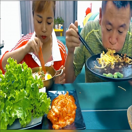 🤣 Family Try Not To Laugh Challenge 😂 Impossible! #fblifestyle #FunnyFamily #FamilyFun #EatTogether #FamilyTime #FoodFun #YummyTime #LaughTogether #FamilyLaughs #MealTime #FoodLove | Yummy ASMR