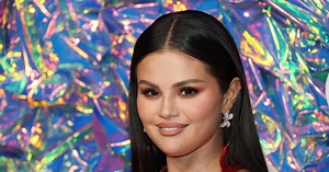 Fortes poitrines : quel décolleté flatteur les stars aux formes généreuses adoptent-elles en ce moment ?