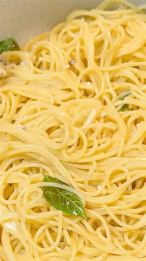 Garlic Pasta in Minutes! 🍝Simple and Easy Ingredients in 10 minutes #easypasta #cooking #asmr