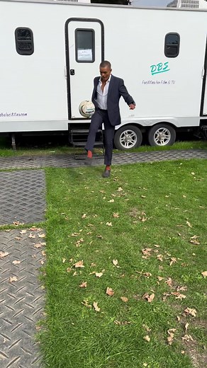 Stephen has still got it 💁🏽‍♂️ (even in crocs) lol #WhoAreYou ⚽️ #BadEducation 🎬