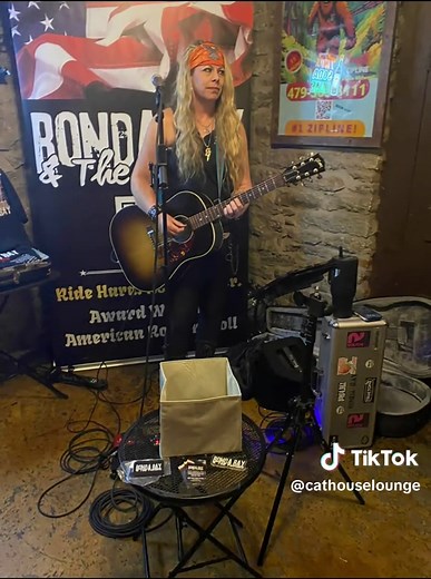 🎸 Ronda Ray is HERE at the Cathouse Lounge right now! 🎸 Eureka Springs, don’t miss out, Ronda Ray is live and rocking the stage with her high-energy tunes at 82 Armstrong St. Swing by for cold drinks, great food, and that unbeatable live music vibe that keeps the party going all night. Tag your crew and come make some memories! Who’s joining? #CathouseLounge #RondaRay #EurekaSprings #LiveMusic #TonightVibes