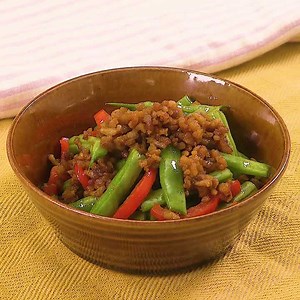 お弁当にもぴったり！ ひき肉とインゲンのカレーきんぴらのレシピ動画・作り方 | デリッシュキッチン