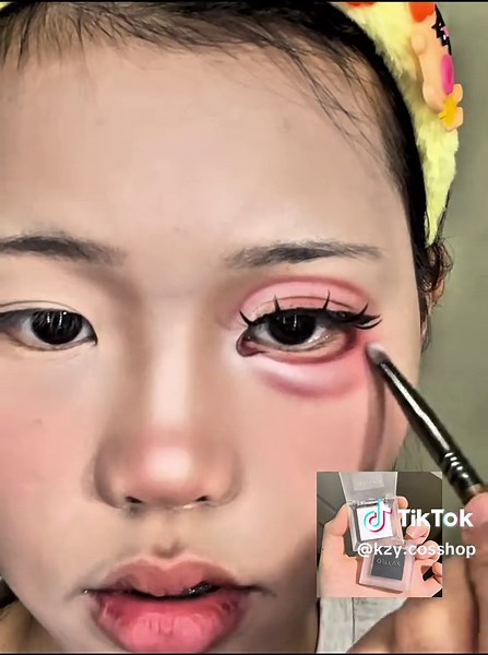 Hatsune Miku Cosplay Makeup Tutorial and Transformation